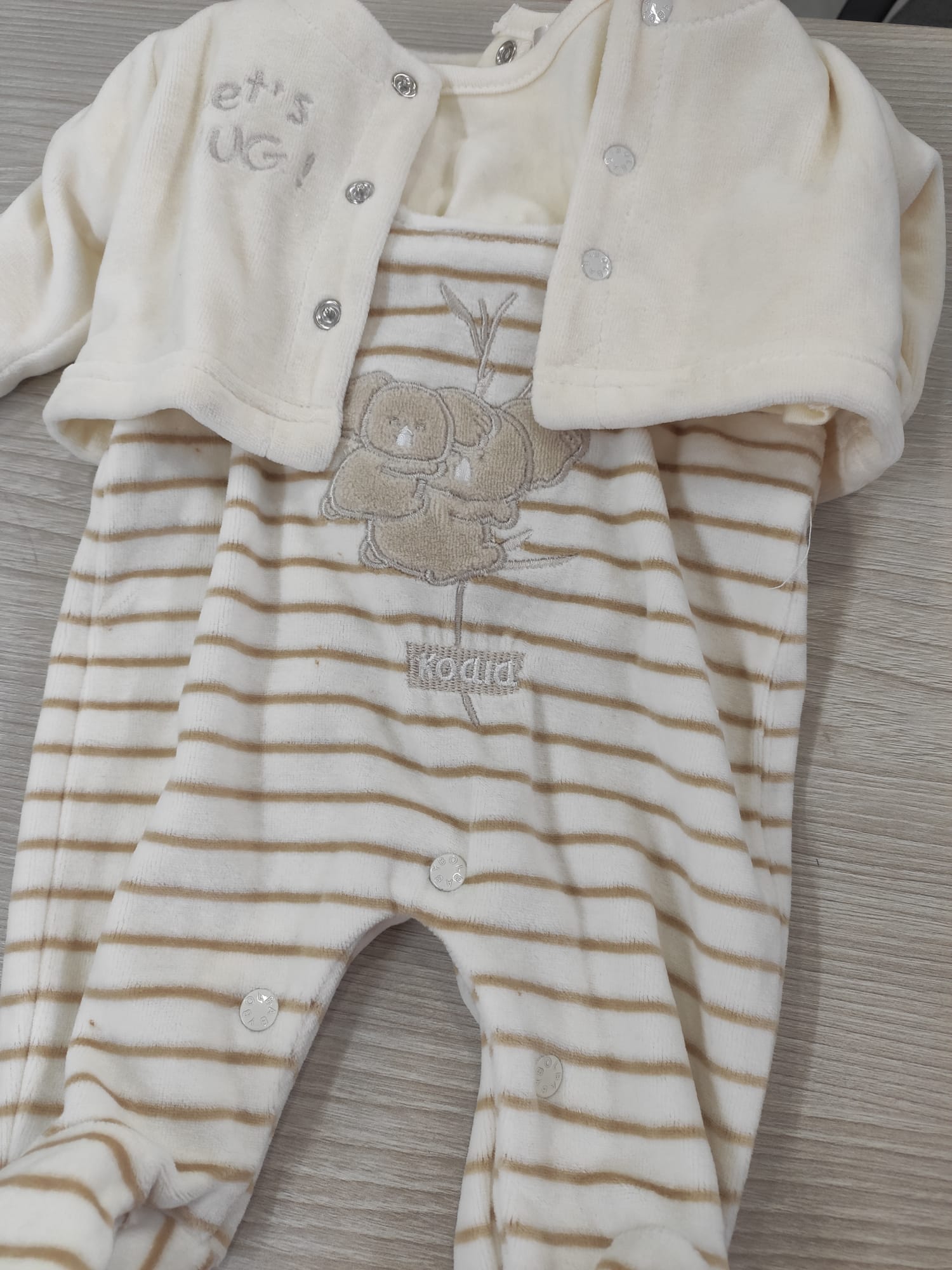 CONJ. PETO+CAHQUETA TONOS BEIGE-BABYBOL