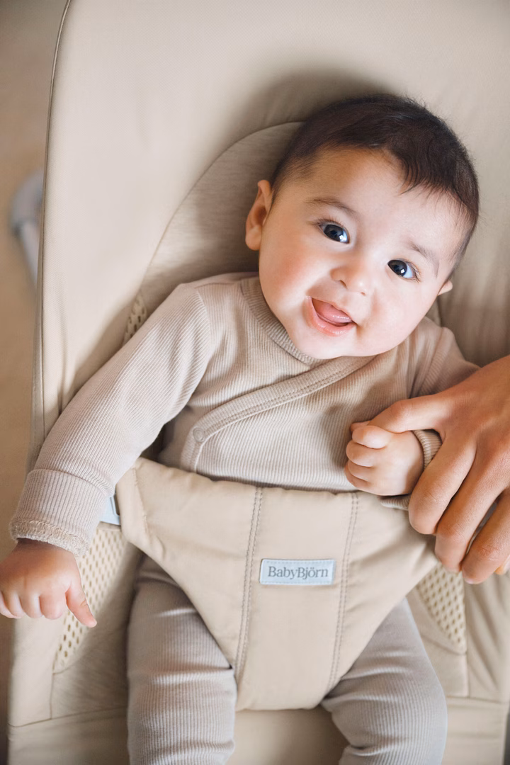 Hamaca BabybJörn Tri Fabric Beige - Imagen 8